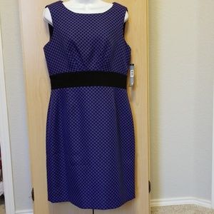 🏷Tahari Polka Dot Sheath Dress🏷